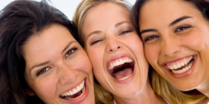 Çok yaşlı bir çift evde otururken..