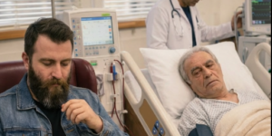 Motosikletli adam beni dört yıldır haftada üç kez diyalize götürüyor.